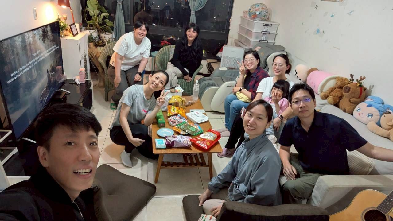 士倚小組合照